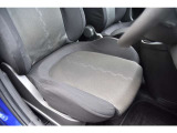 【気持ち良くご納車致します】仕上げ専門スタッフによる、専用ポリッシャーによるボディの磨き仕上げ、ホイール、タイヤハウス内側の清掃、内装の抗菌クリーニング、各部スイッチ、ハンドル、細部の清掃を行います。