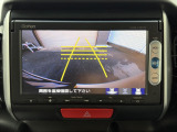 【バックカメラ】今や無くてはならない、必須装備のバックカメラ付き。バック時の車両後方の死角をモニター上に映し出すので、駐車が苦手な方や見通しの悪い場所でも安心して駐車することができます!!