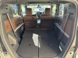 シートが独立で倒れてくれるので大型の荷物も積み込み可能!