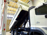 荷台内寸:530&times;220&times;49 新明和/DRS11-0010SY3 床厚み5mm 自動シート付(開き止め付) 鳥居左右作業灯