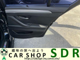 リア3面プライバシーフィルム施工してます。