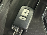 【スマートキー】 車内へのアクセス楽々、今や必須アイテムの「スマートキー」には、キー複製防止「イモビライザー」まで備わっております。