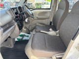 気になるシート破れなどもなく、比較的きれいな車両です!!