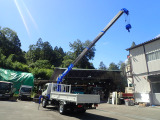 クレーンはラジコン付きなので、1人(ワンマン)作業でも安全かつスピーディーに吊り上げ・荷降ろしが行えます。