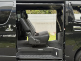 ちなみにハイエースはスーパーGL以上のグレードになると後席クーラー&ヒーターも標準装備!運転席とは独立してオンオフできるから全シーズン快適に過ごせます。