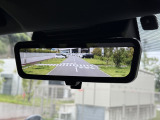 そしてこちら!デジタルインナーミラーです。荷室が荷物でパンパンでも後方が見えるし、夜は物理ミラーよりも感度良く安全です。後席モニターつけたい人にとってもありがたい存在。