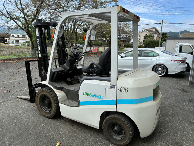 ユニキャリア エンジンタイプ　フォークリフト ユニキャリア FHD25T3A