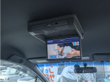 フリードスパイクでは珍しいフリップダウンモニターまで装着されてます。これで更にドライブが楽しくなります♪