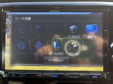 8インチでかナビ、TV、CD/DVD、Bluetoothオーディオなど多機能なデッキ付き!