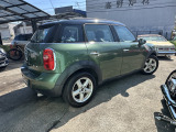 3ヶ月・3000kmの無料保証付きです。エンジン、ミッション等の修理の際に金額が大きくなりがちな箇所も無料修理で安心です。最大3年までの有料保証も取り扱っております。