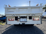 車両後面:いすゞエルフフルフラットローダンプ//ワンオーナー//走行距離6万キロ台//車検R9.1// バックカメラ,サンルーフ,記録簿H28-R8,上物:極東DD02-31,キーレスキー,ETC,取説書他