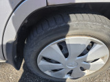 タイヤの溝もございます。(支払総額17.8万円・圏内に限り・ルーフキャリヤ・4WD)