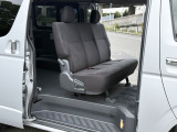 そして足元ライトがついているのもなんか暖かい感じがしていいですよね。商用車ではなかなかこういうのありませんよね。