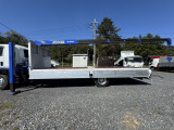 左側荷台:車両長さ951㎝,車両幅233㎝,車両高さ295㎝です!!荷台に大きな凹凸無しです!!比較的状態の良い外装をしています。お気軽にお問い合わせくださいませ♪