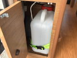 給水タンクは持ち運びが楽なポリタンク!