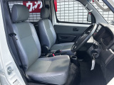 フロントシートは使用感はありますが当店は全車クリーニングを実施しておりますので、とても綺麗な状態です!車内は広々としていて、ゆったりとした5人乗りです!お出かけにも大活躍!