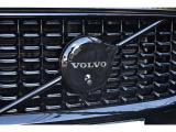 【気持ち良くご納車致します】仕上げ専門スタッフによる、専用ポリッシャーによるボディの磨き仕上げ、ホイール、タイヤハウス内側の清掃、内装の抗菌クリーニング、各部スイッチ、ハンドル、細部の清掃を行います。