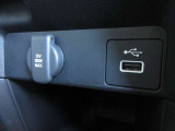 USBポートやシガーソケットも装備されています!