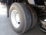 〈タイヤ〉 タイヤサイズ:215/85R16 120/118 L LT タイヤ溝残り:前後7分山・スペア5分山程度