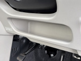 【ハンドル下 収納スペース】