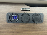 電圧計