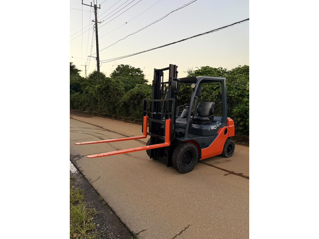 トヨタL&F エンジンフォークリフト 844.5h、タイヤ新品、ダブルジャッキ
