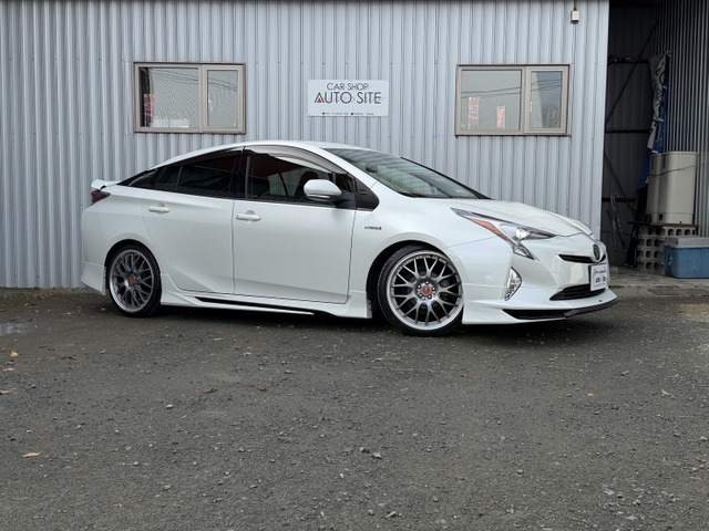 プリウス 1.8 S ツーリングセレクション E-Four 4WD モデリスタ