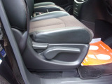 運転席ハイトアジャスター付き。