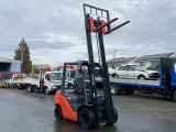 トヨタL&F エンジンフォークリフト 8FD25 3本レバー ヒンジ付き