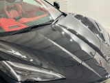 【展示場】車両スペースで、いつでも明るいライトの下で天候に左右されることなくはっきりと車の状態を確認することができます。専用駐車場有り。電車でお越しの際はご連絡いただければお迎えに上がります【送迎】