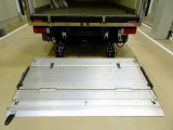 格納ゲート 1,000㎏ 極東開発/CG1001H-B3MRA2 無線リモコン付 PGカートストッパー/サイドガード付 長:122cm/有効長:115cm 幅:201cm 左シャシリア/荷室内PGスイッチコード