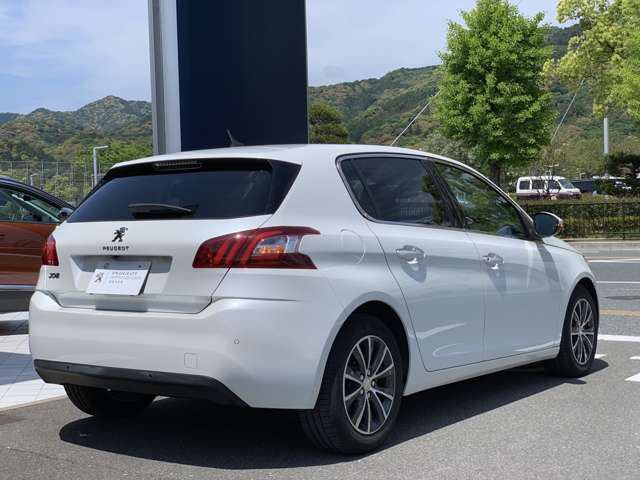 中古車 プジョー 308 アリュール の中古車詳細 25 000km ホワイト 山口県 98万円 中古車情報 中古車検索なら 車 選びドットコム 車選び Com