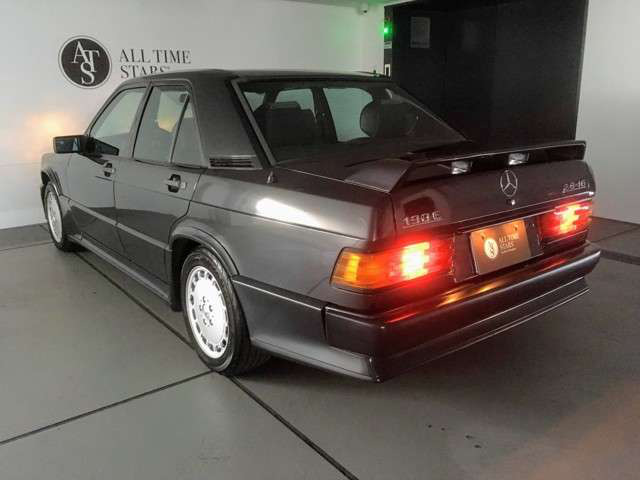 中古車 メルセデス ベンツ 190e 2 3 16 の中古車詳細 47 000km ブラック 千葉県 470万円 中古車情報 中古車 検索なら 車選びドットコム 車選び Com