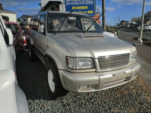 中古車 いすゞ ビッグホーン 3 0 プレジールii ロング ディーゼル 4wd の中古車詳細 67 000km ゴールド 岩手県 145万円 中古車情報 中古車検索なら 車選びドットコム 車選び Com