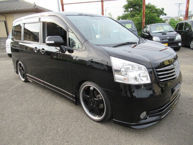 中古車 トヨタ ノア 2 0 X Lセレクション 4wd の中古車詳細 80 000km ブラック 徳島県 99万円 中古車情報 中古 車検索なら 車選びドットコム 車選び Com