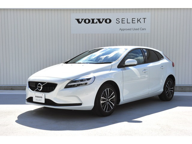 中古車 ボルボ V40 T3 タック エディション 4 000km パール 奈良県 258万円 中古車情報 中古車検索なら 車 選び Com