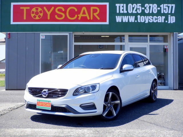 中古車 ボルボ V60 T4 Rデザイン の中古車詳細 77 000km ホワイトパール 新潟県 8万円 中古車情報 中古車 検索なら 車選びドットコム 車選び Com
