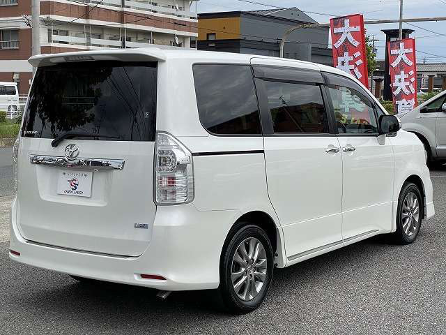 中古車 トヨタ ヴォクシー 2 0 Zs 煌iii 8型ナビ 10型天吊m 両側電動 Hid 52 000km パール 愛知県 115 8万円 中古車情報 中古車検索なら 車選びドットコム