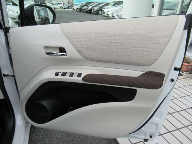 中古車 トヨタ シエンタ ハイブリッド 1 5 G の中古車詳細 26 000km パール 山口県 176万円 中古車情報 中古車 検索なら 車選びドットコム 車選び Com