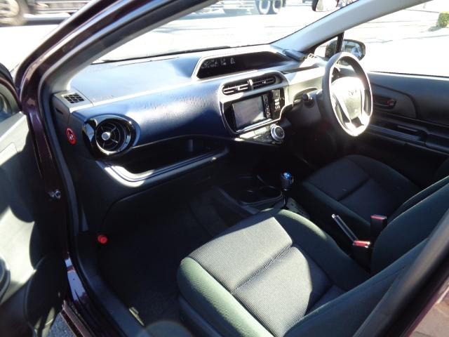 中古車 トヨタ アクア 1 5 S 被害軽減装置 スマートキー ナビ バックカメラ 45 100km 紫メタ 香川県 112 5万円 中古車情報 中古車検索なら 車選びドットコム 車選び Com