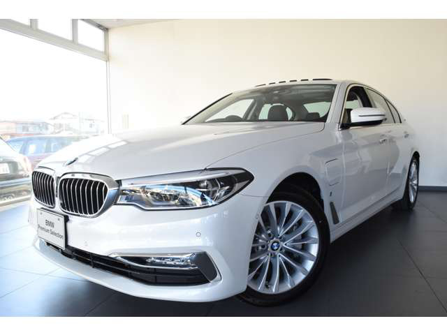 中古車 Bmw 530e Mスポーツ 1 000km ホワイトパール 千葉県 5 9万円 中古車情報 中古車検索なら 車選びドットコム 車選び Com