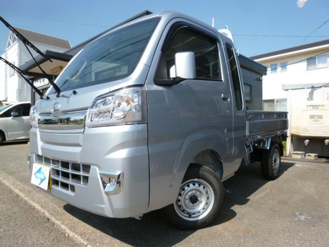 中古車 ダイハツ ハイゼットトラック ジャンボ Saiiit 未使用 の中古車詳細 登録済未使用車 5km走行 シルバー 徳島県 119 9万円 中古車情報 中古車検索なら 車選びドットコム 車選び Com