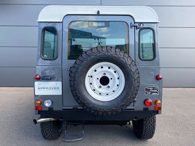 中古車 ランドローバー ディフェンダー 90 Sw 50th 4wd の中古車詳細 61 000km グレー 石川県 598万円 中古車 情報 中古車検索なら 車選びドットコム 車選び Com