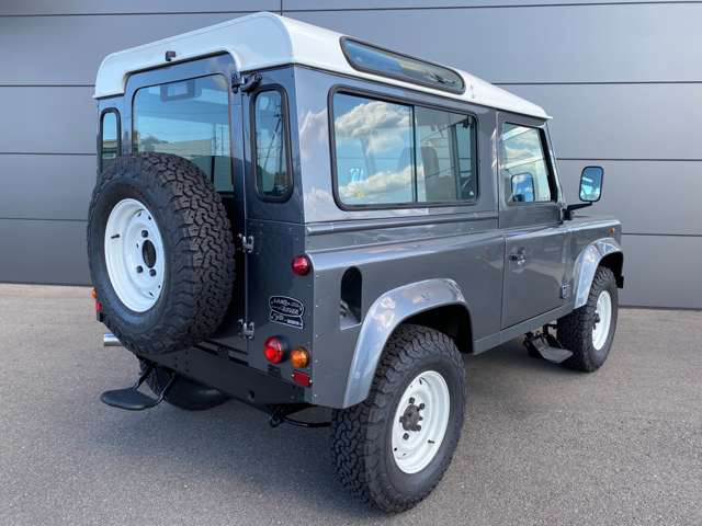 中古車 ランドローバー ディフェンダー 90 Sw 50th 4wd の中古車詳細 61 000km グレー 石川県 598万円 中古車 情報 中古車検索なら 車選びドットコム 車選び Com