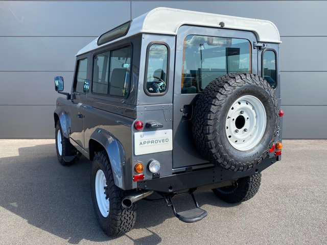 中古車 ランドローバー ディフェンダー 90 Sw 50th 4wd の中古車詳細 61 000km グレー 石川県 598万円 中古車 情報 中古車検索なら 車選びドットコム 車選び Com