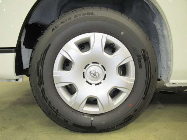 中古車 トヨタ ハイエース 2 7 グランドキャビン 4wd の中古車詳細 61km ホワイト 埼玉県 329万円 中古車情報 中古車検索なら 車選びドットコム 車選び Com