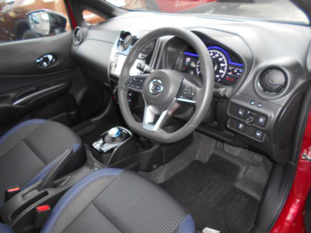 中古車 日産 ノート 1 2 E Power メダリスト ブラックアロー 3 000km レッド 神奈川県 159 8万円 中古車情報 中古車検索なら 車選びドットコム 車選び Com