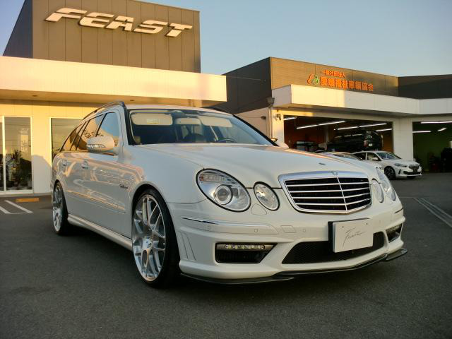 中古車 メルセデス ベンツ Amg E63ワゴン E63 Hreインチ カーボンリップ の中古車詳細 72 000km ホワイト 愛媛県 300万円 中古車情報 中古車検索なら 車選びドットコム 車選び Com