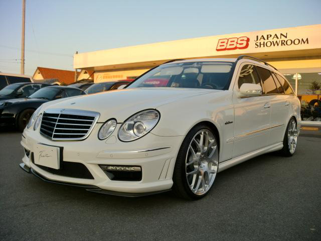 中古車 メルセデス ベンツ Amg E63ワゴン E63 Hreインチ カーボンリップ の中古車詳細 72 000km ホワイト 愛媛県 300万円 中古車情報 中古車検索なら 車選びドットコム 車選び Com