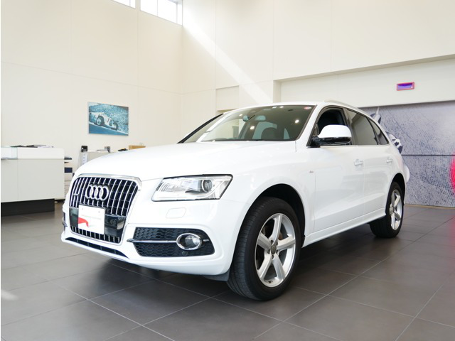 中古車 アウディ Q5 2 0 Tfsi クワトロ Sラインパッケージ 4wd の中古車詳細 48 000km ホワイト 広島県 278万円 中古車情報 中古車検索なら 車選びドットコム 車選び Com